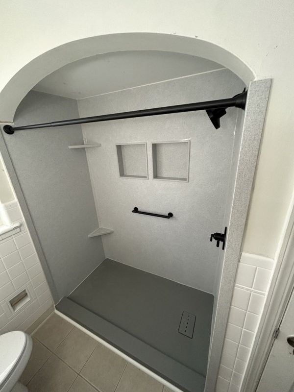 Shower Installation Features That Improve Water Efficiency
